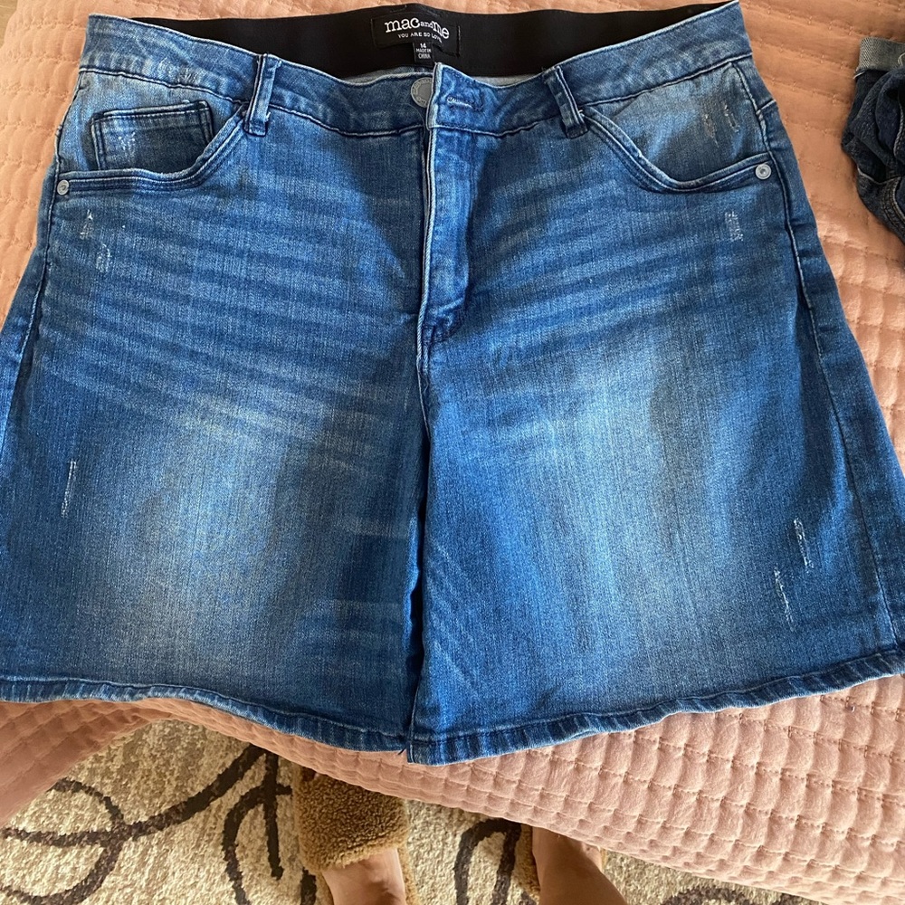 Mac Me Jean shorts. Like new little distressed spots, very stretchy.